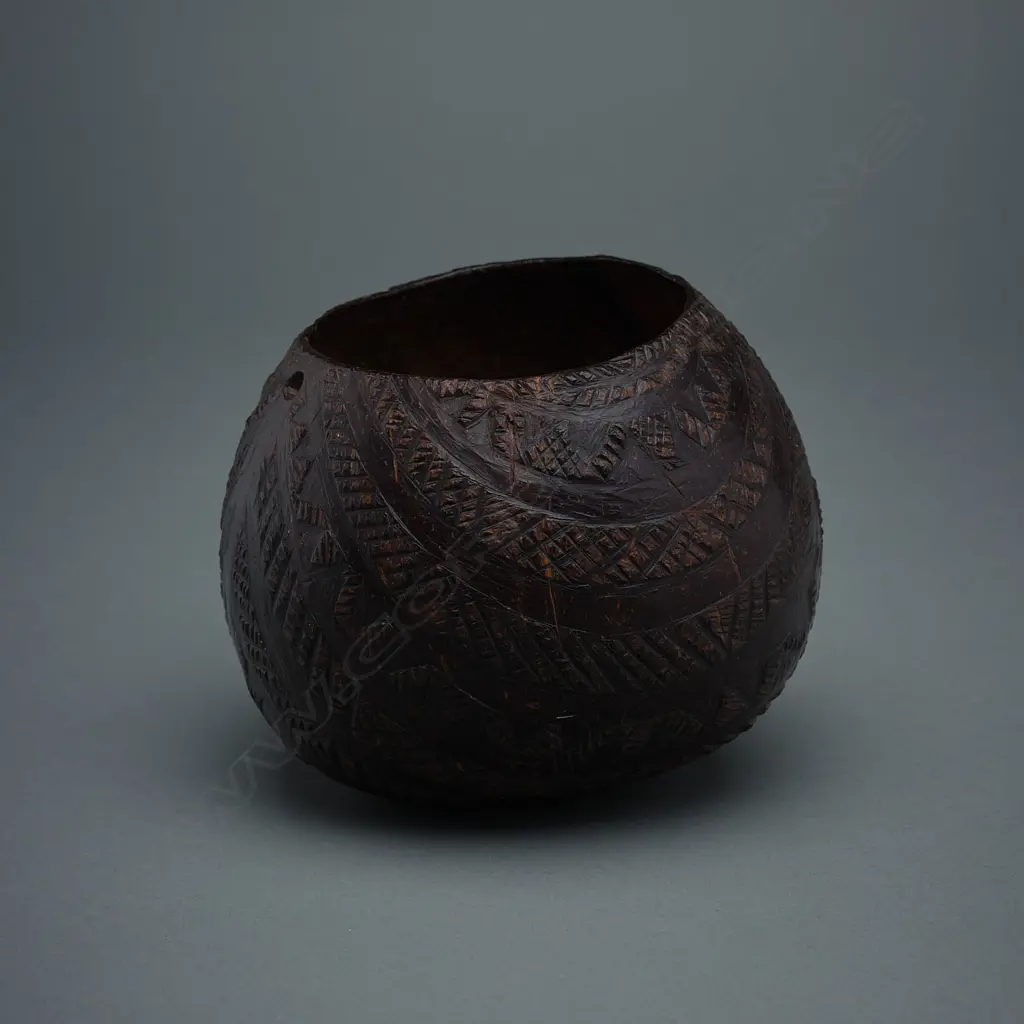 A late 19thC carved coconut shell - Cook Islands, Image 1++